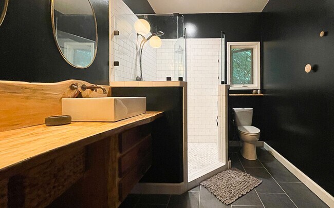 Building Photo - Amazing sunsets at this waterfront home