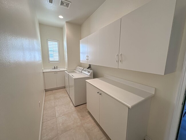 Building Photo - COMING SOON! 55+ Belcaro Community 2 Bedroom Single Story in Valencia!