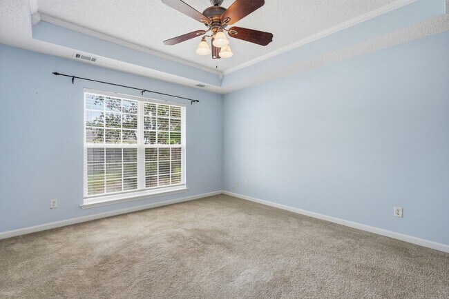 Building Photo - Centrally Located Home in Richmond Hill