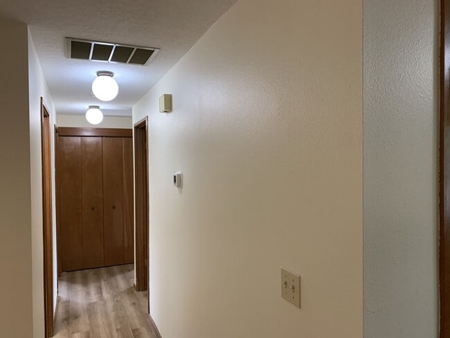 Building Photo - 3 Bed 2 Bath House~ Kenton Neighborhood~ Large Trees plus  W/D Hook Ups!