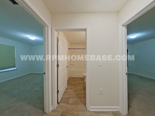 Building Photo - 808 Moorhen Wy