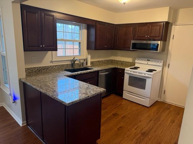 Building Photo - 525 Vineleaf Dr