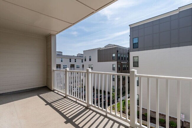 Building Photo - For Rent: Modern 3-Bedroom Condo in Richmond