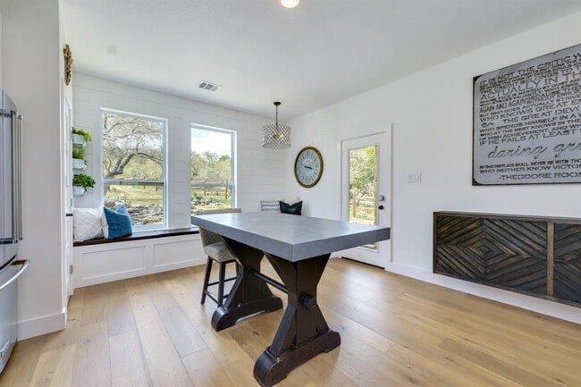 Building Photo - 24236 Spur Trail