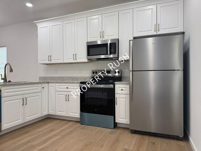 Building Photo - 1852 Wilberforce St