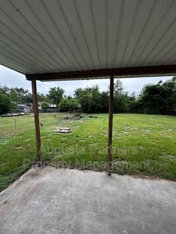 Building Photo - 3224 York Dr