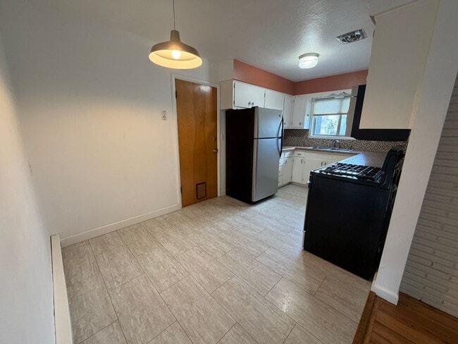 Building Photo - 3 Bedroom 1 Bath single story home, Move in Special: $750.00 off first month's rent if the move-i...