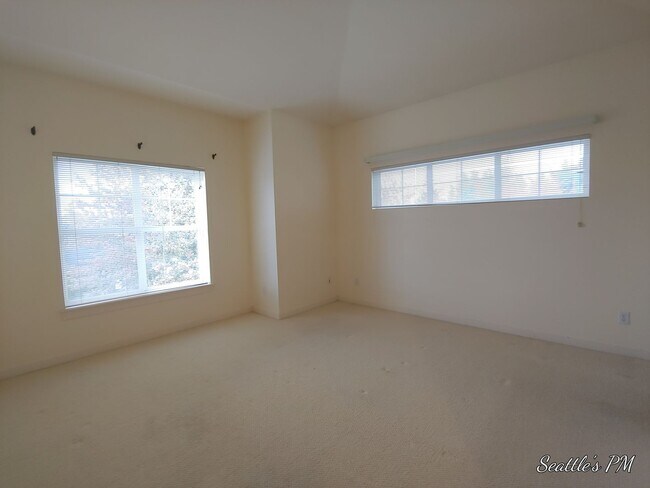 Building Photo - Beautiful 2 Bedroom Townhome in Issaquah- ...