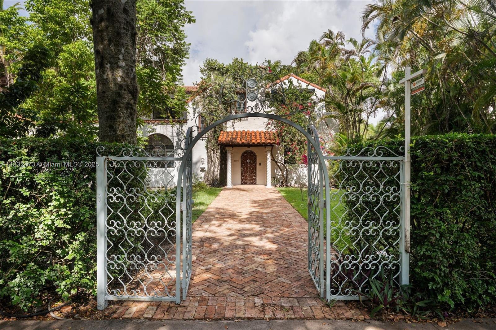 Building Photo - 1624 Granada Blvd