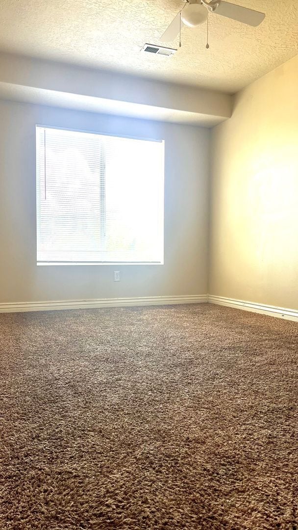 Building Photo - 3 Bedroom/2.5 Bathroom townhome in WVC