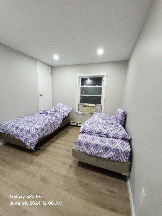 Building Photo - 257 Linden Ave