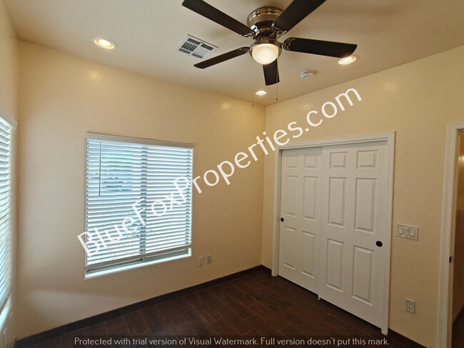 Building Photo - 6621 S De Concini Dr