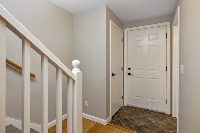 Building Photo - 20 Glengarry Dr