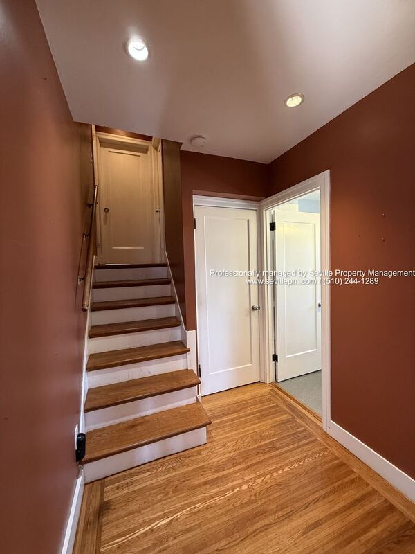 Building Photo - 2951 Madera Ave