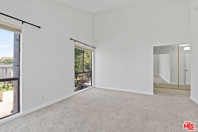 Building Photo - 11064 La Grange Ave
