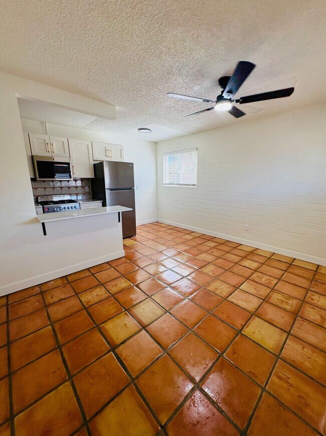 Building Photo - 817 S Melody Ln