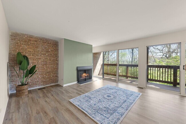 Building Photo - 5821 Oakwood Dr