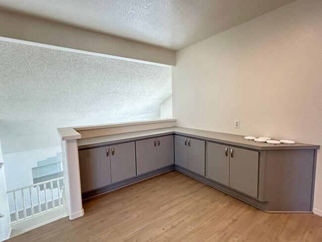 Building Photo - MUST SEE HOME IN AVONDALE WITH POOL!