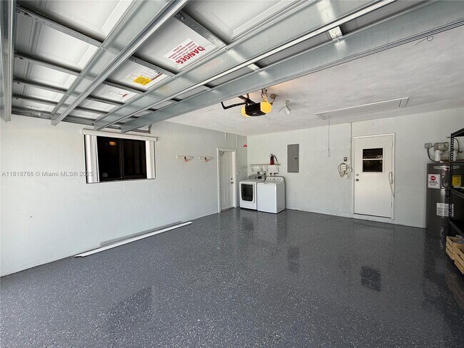 Building Photo - 1721 NE 48th Ct