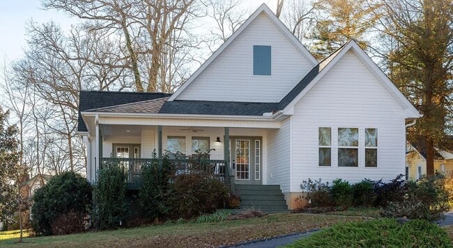 Building Photo - 477 Probart St