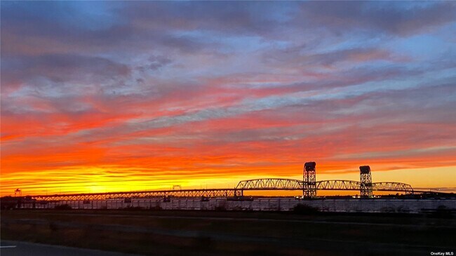 Building Photo - 328 B 147 St