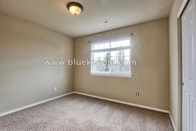 Building Photo - 3 Bed, 2.5 Bath Home with Large Bonus Room/4th Bedroom in Orchards by Prairie High School