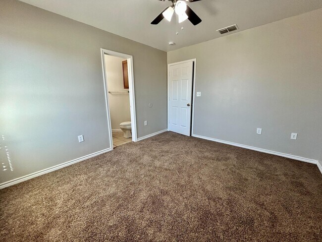 Building Photo - 908 N Belmont Ave