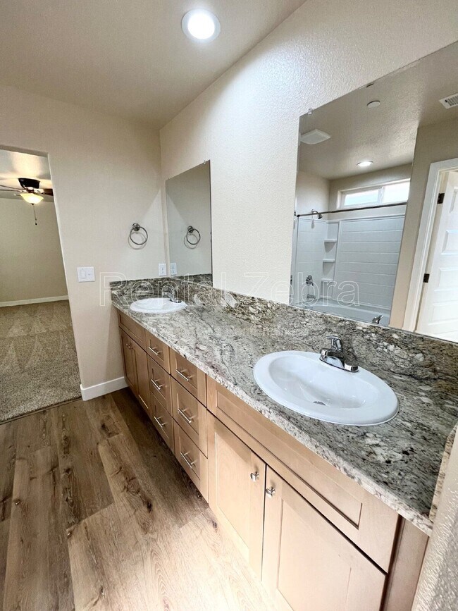 Building Photo - 1346 Playa Del Rey Dr