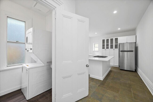 Building Photo - 93 43rd St