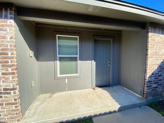 Building Photo - 1203 Wales Dr