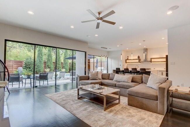 Building Photo - 5017 Milam St