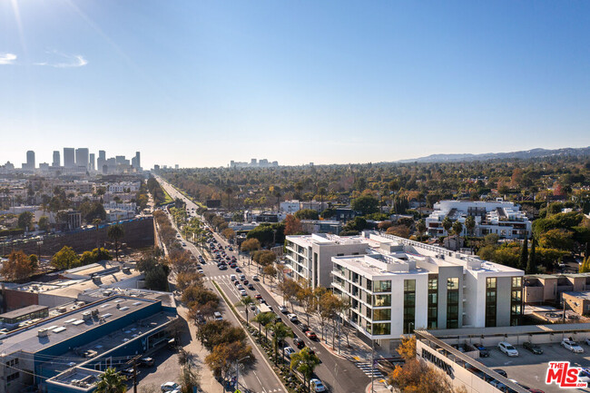 Building Photo - 9001 Santa Monica Blvd