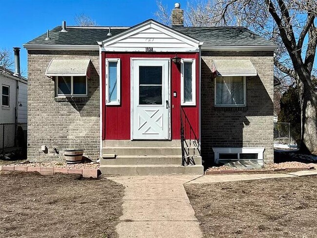 Building Photo - Fantastic Home