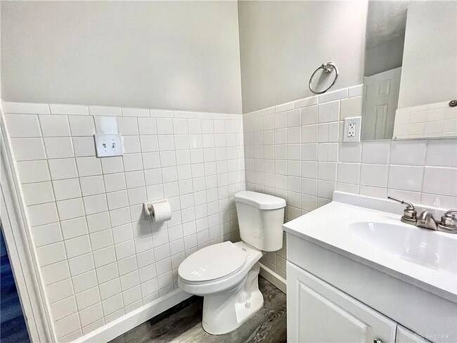 Building Photo - 753 Cosler Dr