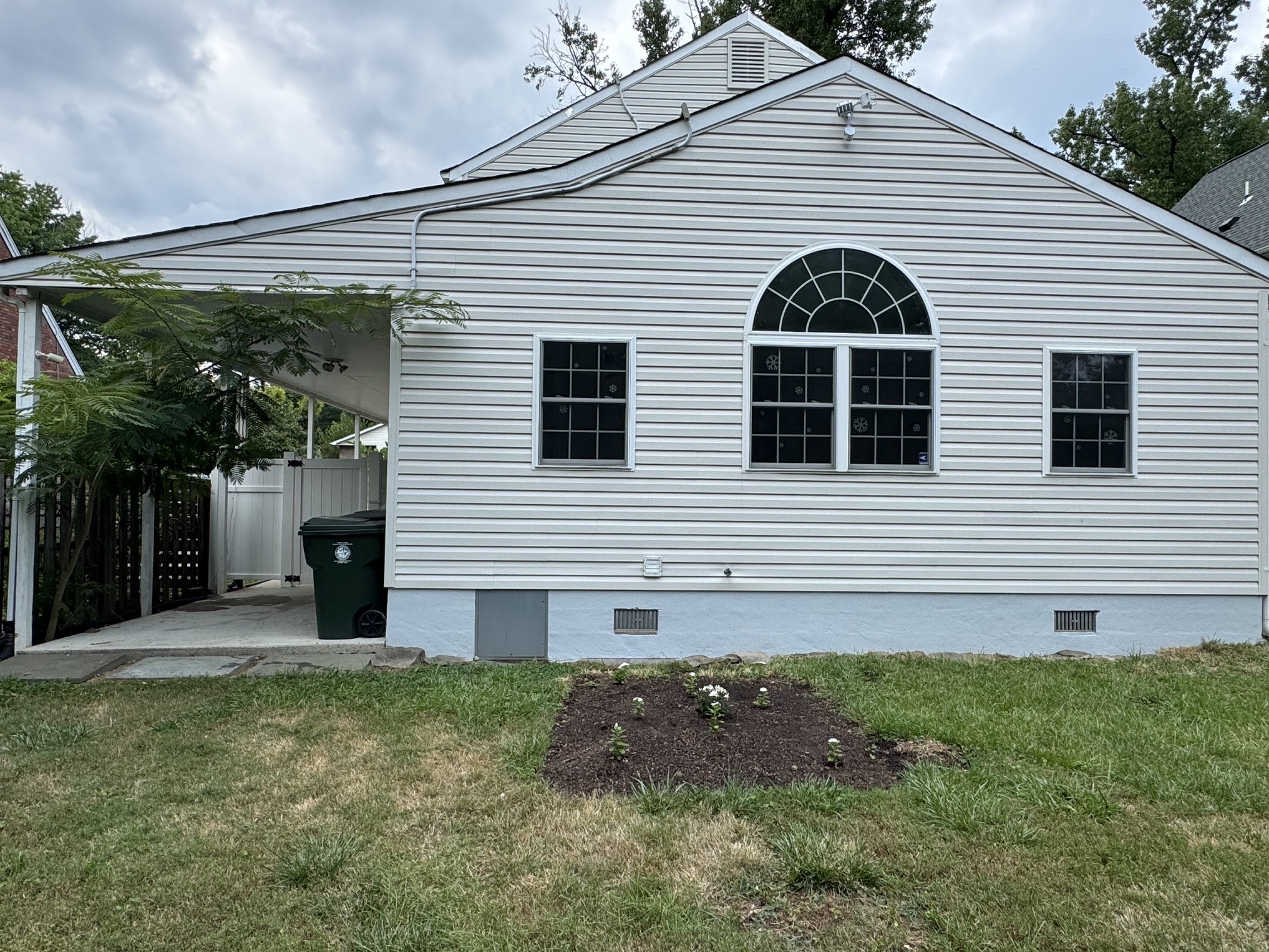 Building Photo - 8401 Potomac Ave
