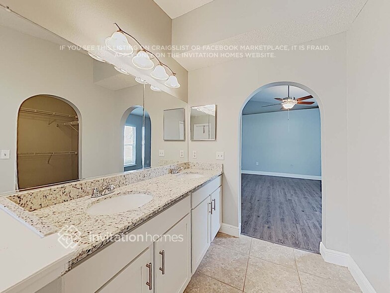 Building Photo - 3260 Erskine Dr