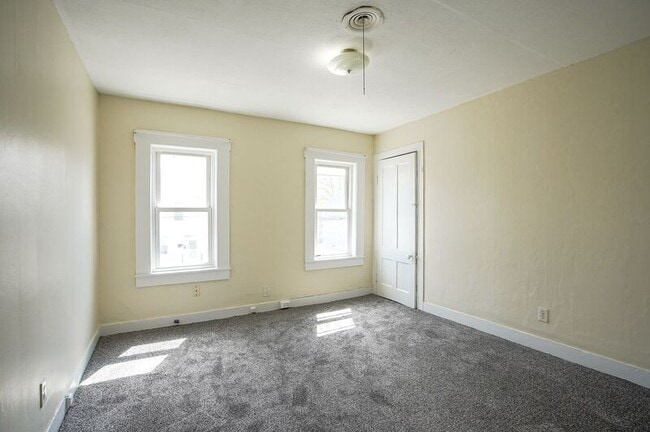 Building Photo - 34 Joy St