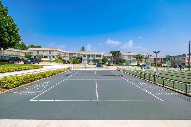 Building Photo - 3000 Lake Osborne Dr