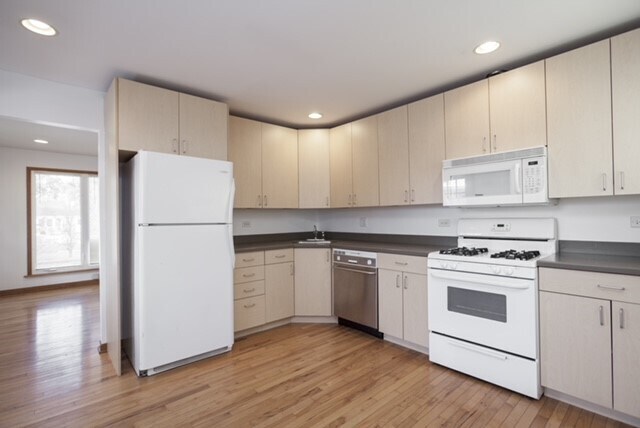 Building Photo - 2205 Campbell St