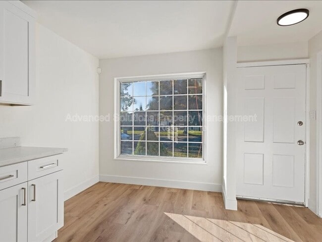 Building Photo - 1150 Simondi Ave