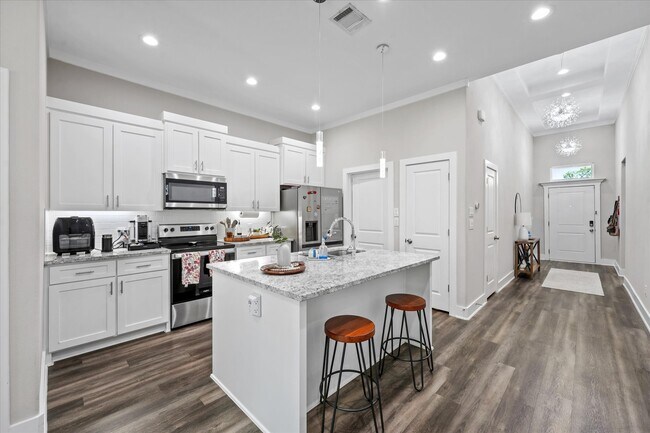 Building Photo - 4520 Garrison Ave