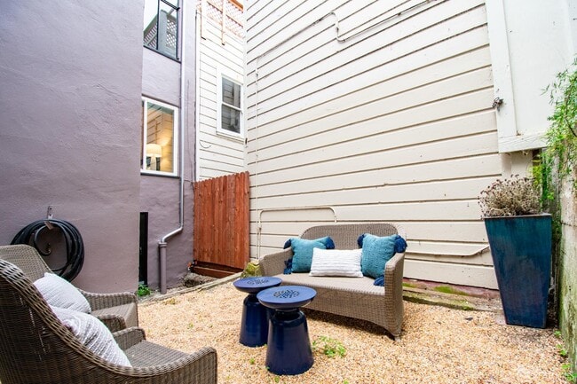 Building Photo - 279 Filbert St