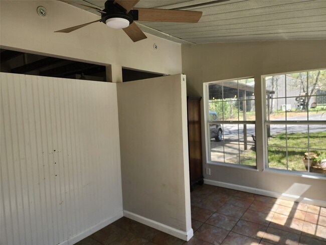 Building Photo - 13373 Southshore Dr