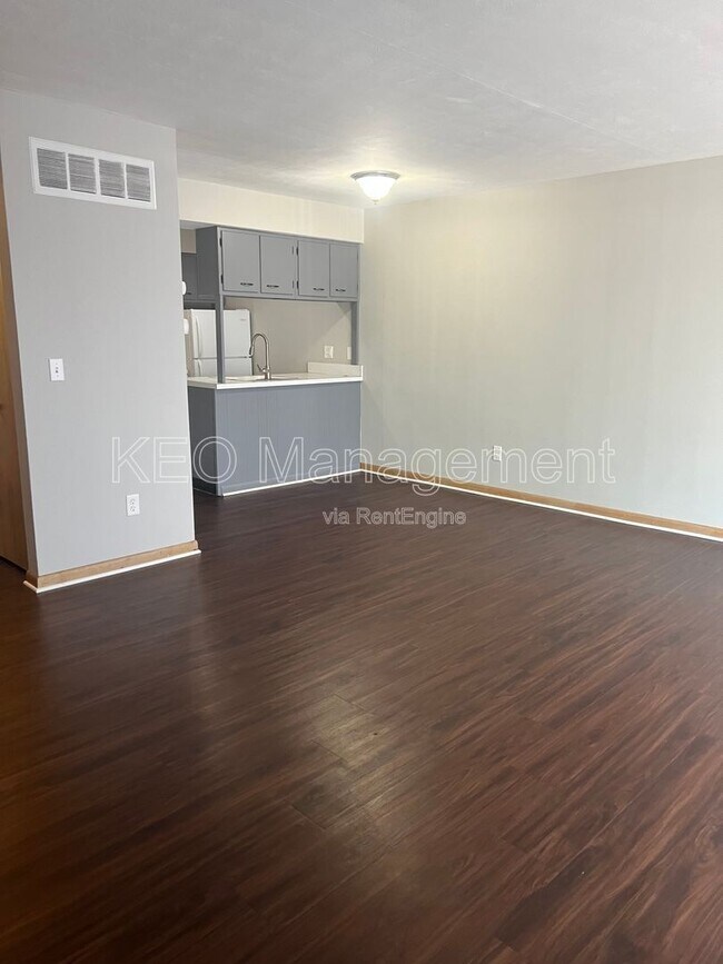 Building Photo - 3813 Briar Pl