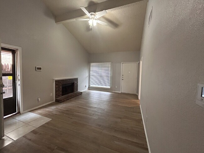 Building Photo - Spacious 2/2/1 Townhouse in Frenship ISD