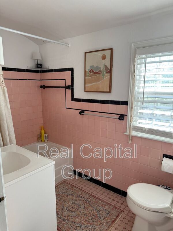 Building Photo - 226 Capen Blvd