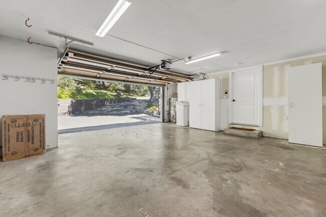 Building Photo - Stunning Highlands Home Located in Carmel, CA!