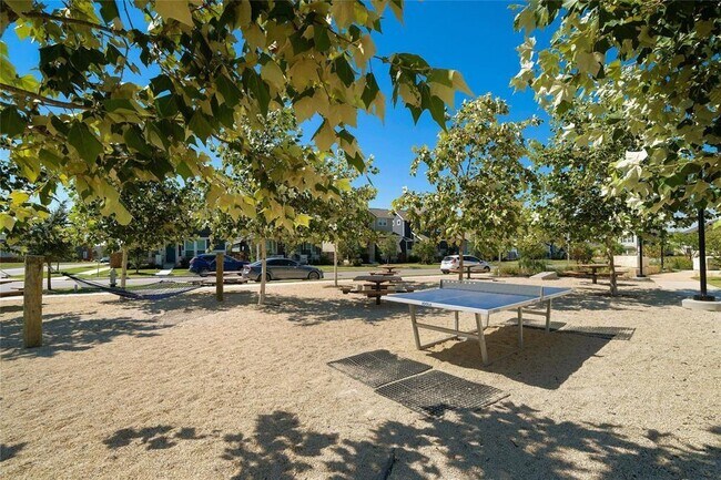 Building Photo - Baythorne Dr