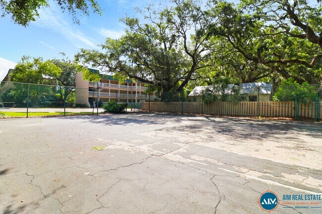 Building Photo - Move-In Ready 2 Bedroom Condo – Steps from Port Royal Sound - Available Now!
