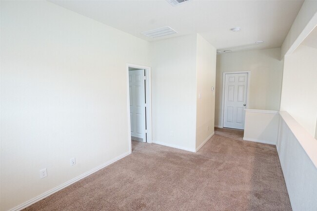 Building Photo - 216 N Lynx Trail